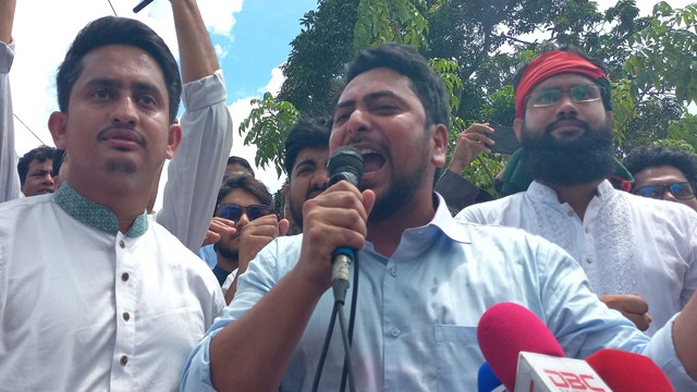 এই চাঁদাবাজ-দুর্নীতিবাজ সিস্টেমের পরিবর্তন করব : নাহিদ ইসলাম