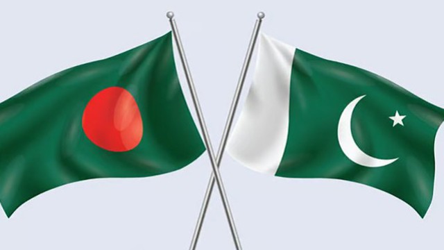 শিক্ষাপ্রতিষ্ঠানে বিতরণের জন্য ১০০০ ফুটবল দিল পাকিস্তান