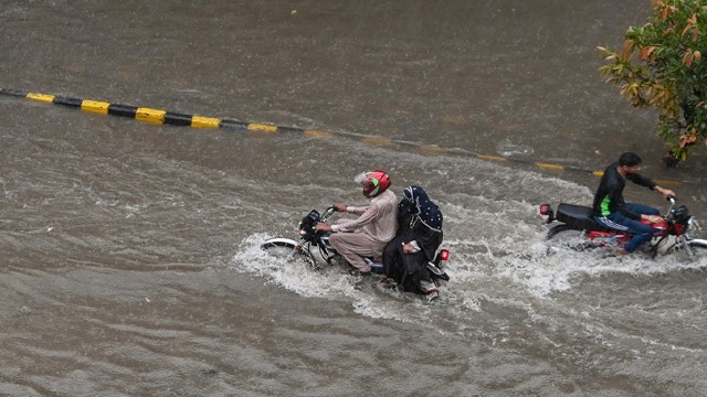 পাকিস্তানে বৃষ্টি-বন্যায় নিহত অন্তত ১১১