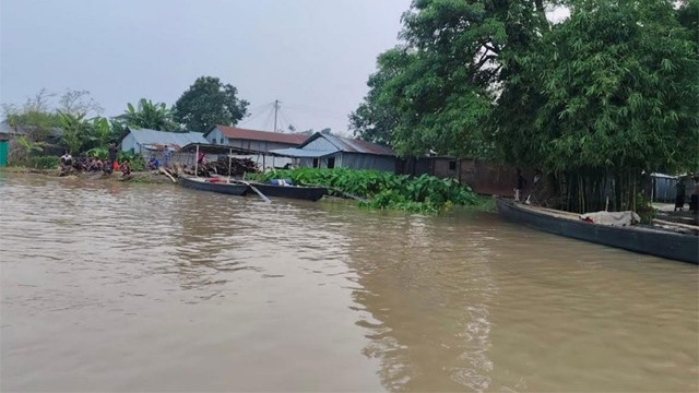 চাঁপাইনবাবগঞ্জে ১৩ হাজার পরিবার পানিবন্দি