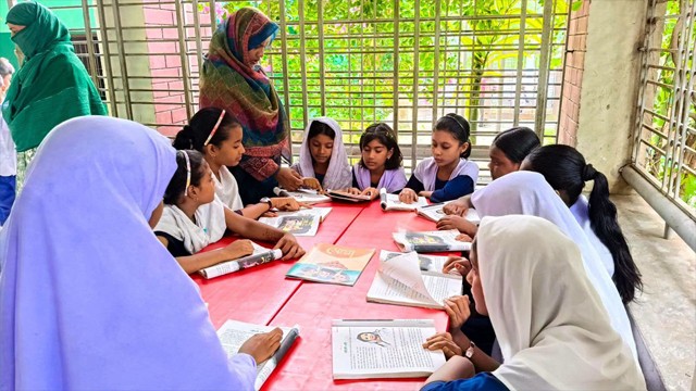 চাঁপাইনবাবগঞ্জে বিনামূল্যে ইউনিফর্ম পাচ্ছে প্রাথমিকের ৭৮৯ শিক্ষার্থী