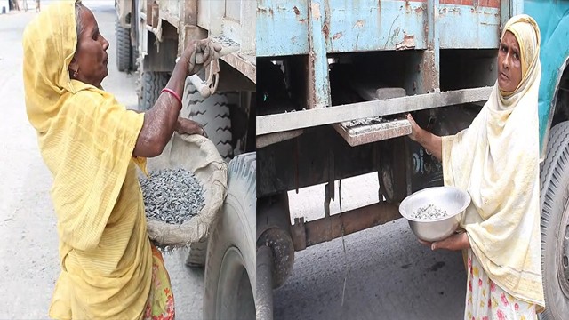সোনামসজিদ স্থলবন্দরে পাথর কুড়াচ্ছেন দুই নারী। ছবি: চাঁপাই জার্নাল
