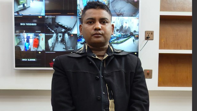 চাঁপাইনবাবগঞ্জে বিদেশী পিস্তলসহ যুবক আটক