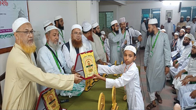 চাঁপাইনবাবগঞ্জে ৩১তম জাতীয় হিফজুল কুরআন প্রতিযোগিতার পুরস্কার বিতরণ