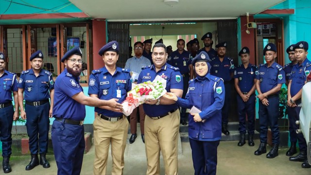 বাগমারা থানা পরিদর্শন করলেন রাজশাহী রেঞ্জের নবাগত ডিআইজি আশিক সাঈদ