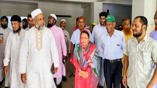 নাচোল স্বাস্থ্য কমপ্লেক্স পরিদর্শন করেন এমপি ড. মু. মিজানুর রহমান