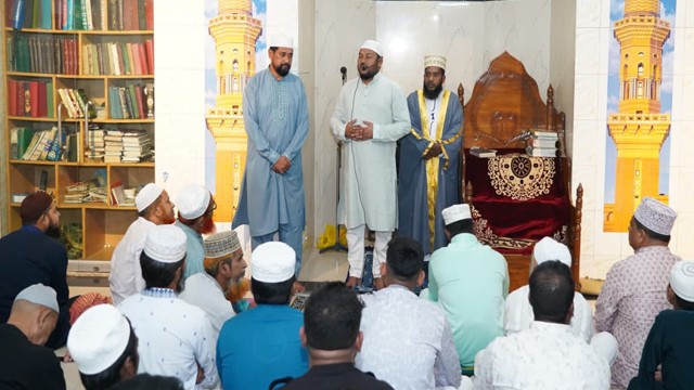 কাজীহাটা পুরাতন জামে মসজিদ ও হাফিজিয়া মাদ্রাসা পরিদর্শন করলেন রাসিক প্রশাসক