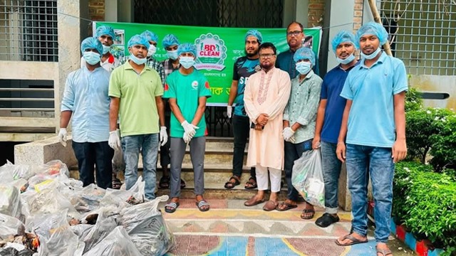 বিডি ক্লিনের উদ্যোগে শাহ্ নেয়ামতুল্লাহ কলেজে পরিচ্ছন্নতা অভিযান