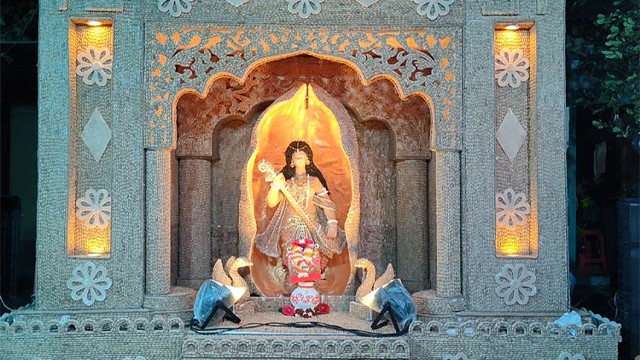 শঙ্খ-উলুধ্বনিতে মুখর মণ্ডপ, সরস্বতীপূজা আজ