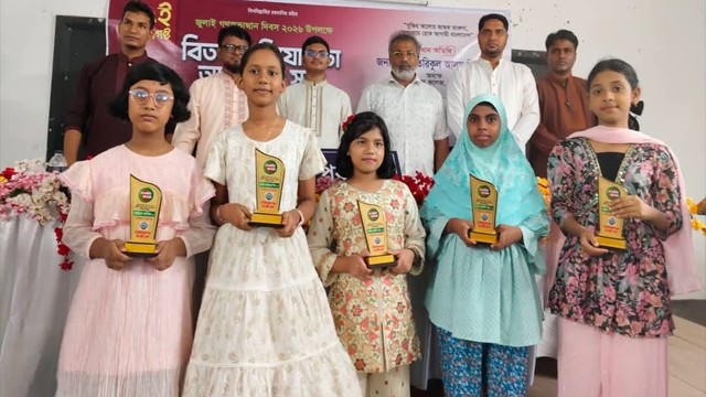 প্রাথমিক শিক্ষা পদক ২০২৬: জাতীয় পর্যায়ের বিতর্কে রানারআপ চাঁপাইনবাবগঞ্জের ক্ষুদে বিতার্কিকরা