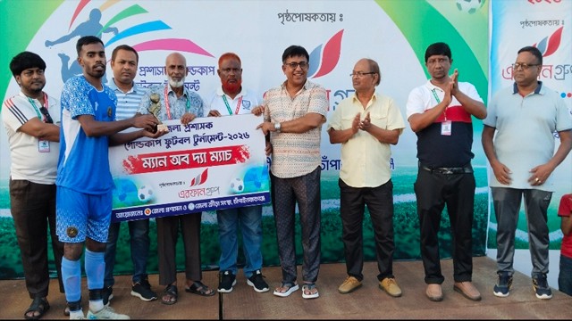 জেলা প্রশাসক গোল্ডকাপে ভোলাহাটকে ৪-০ গোলে গোমস্তাপুর উপজেলা জয়