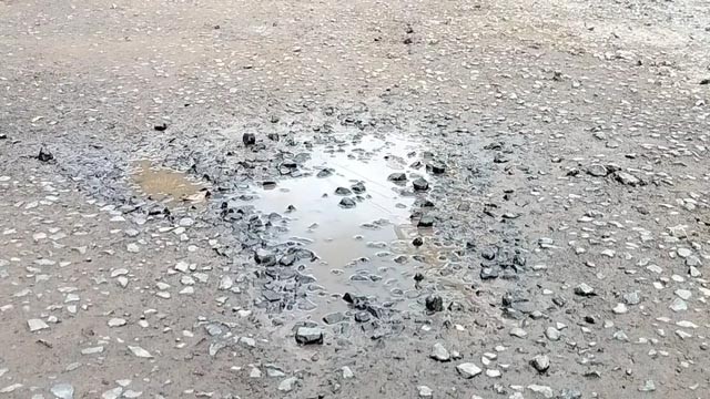 গোমস্তাপুর থানার সামনে থেকে স্ট্যান্ড পর্যন্ত রাস্তা যেন মৃত্যুর ফাঁদ