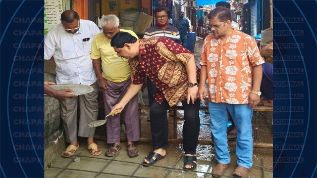 চাঁপাইনবাবগঞ্জ পুরাতন বাজারে সিসি রাস্তা ঢালাই কাজের উদ্বোধন
