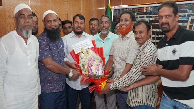 রাসিক প্রশাসকের সাথে বাংলাদেশ চতুর্থ শ্রেণি কর্মচারী সমিতির সৌজন্য সাক্ষাৎ