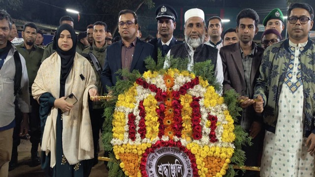 গোমস্তাপুরে জামায়াতের এমপি মিজানুরের শহীদ মিনারে পুষ্পক অর্পণ