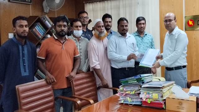 বিএমডিসি নিবন্ধনের দাবিতে চাঁপাইনবাবগঞ্জে স্মারকলিপি, সংকটে ২০ হাজার ডেন্টাল গ্র্যাজুয়েট