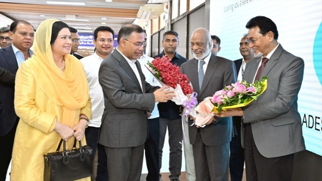 জাতিসংঘ সফর শেষে দেশে ফিরেছেন প্রধানমন্ত্রী তারেক রহমান