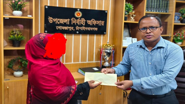 ছেলের লেখাপড়ায় অসহায় মায়ের পাশে ইউএনও জিল্লুর রহমান