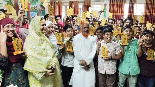 নবাবগঞ্জ মডেল সরকারি স্কুলের বৃত্তিপ্রাপ্ত শিক্ষার্থীদের সংবর্ধনা দিলেন এমপি বুলবুল