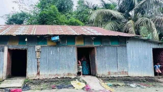 স্বামী তিন বছর ধরে প্রবাসে, সন্তান জন্ম দিয়ে আলোচনায় স্ত্রী