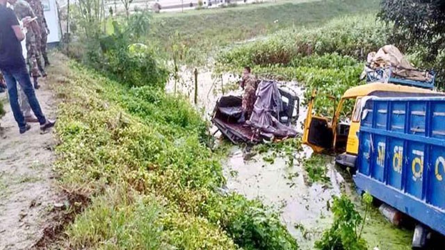 সেনাবাহিনীর টহল গাড়িতে ট্রাকের ধাক্কা, আহত ৮ সেনাসদস্য