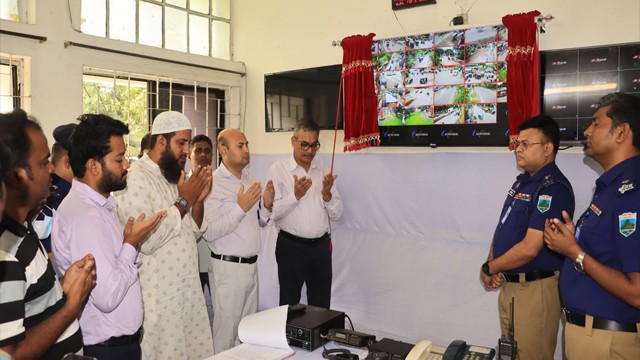 অপরাধ দমনে চাঁপাইনবাবগঞ্জে ৩২টি এআই-সক্ষম সিসিটিভি ক্যামেরা স্থাপন