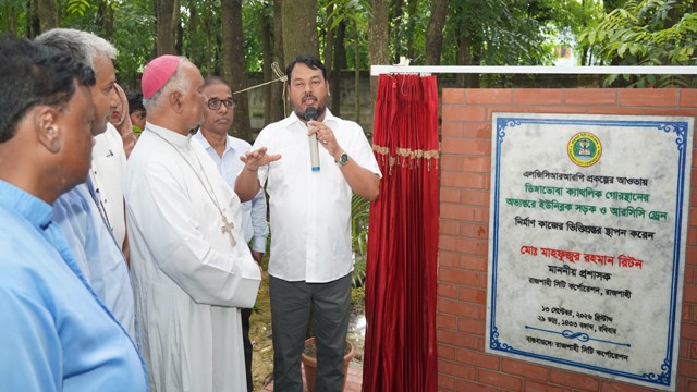 “ধর্মীয় প্রতিষ্ঠানসমূহের উন্নয়ন ও নাগরিক সুযোগ-সুবিধা বৃদ্ধিতে কাজ করে যাচ্ছি”