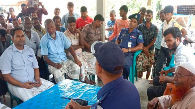 গোমস্তাপুরে আইনশৃঙ্খলা রক্ষায় পুলিশের উদ্যোগে উঠান বৈঠক