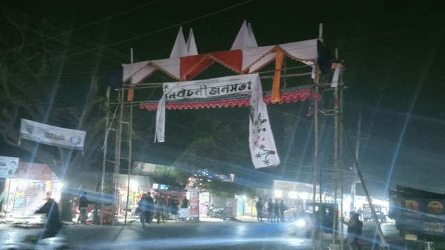 জামায়াত আমিরের আগমন উপলক্ষে নির্মিত দুইটি তোরণ ভেঙে দিল প্রশাসন