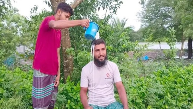 ‘বিবেকের তাড়নায়’ দুধ দিয়ে গোসল করে জামায়াত ছাড়লেন যুবক